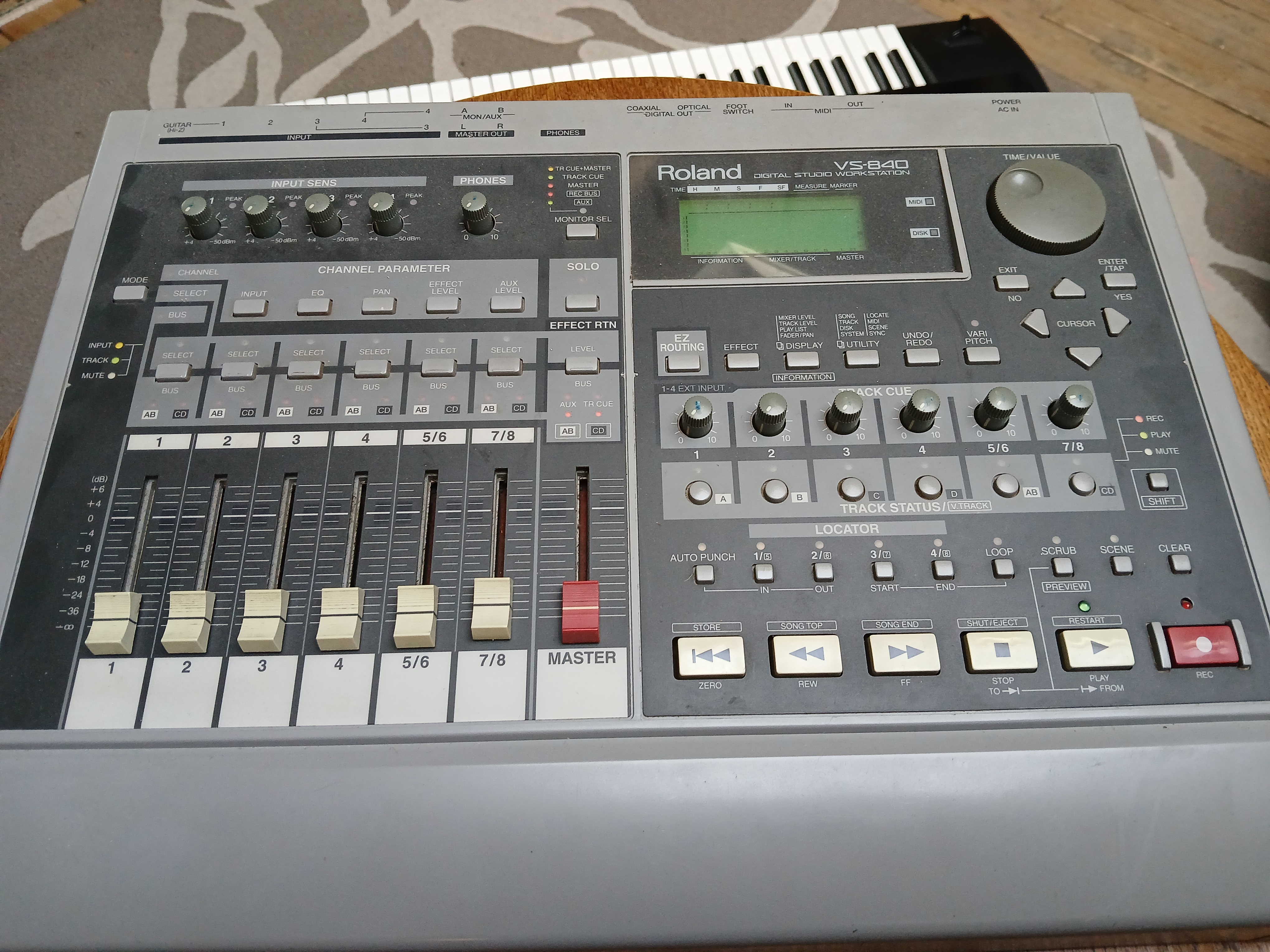 Vend Roland vs 840