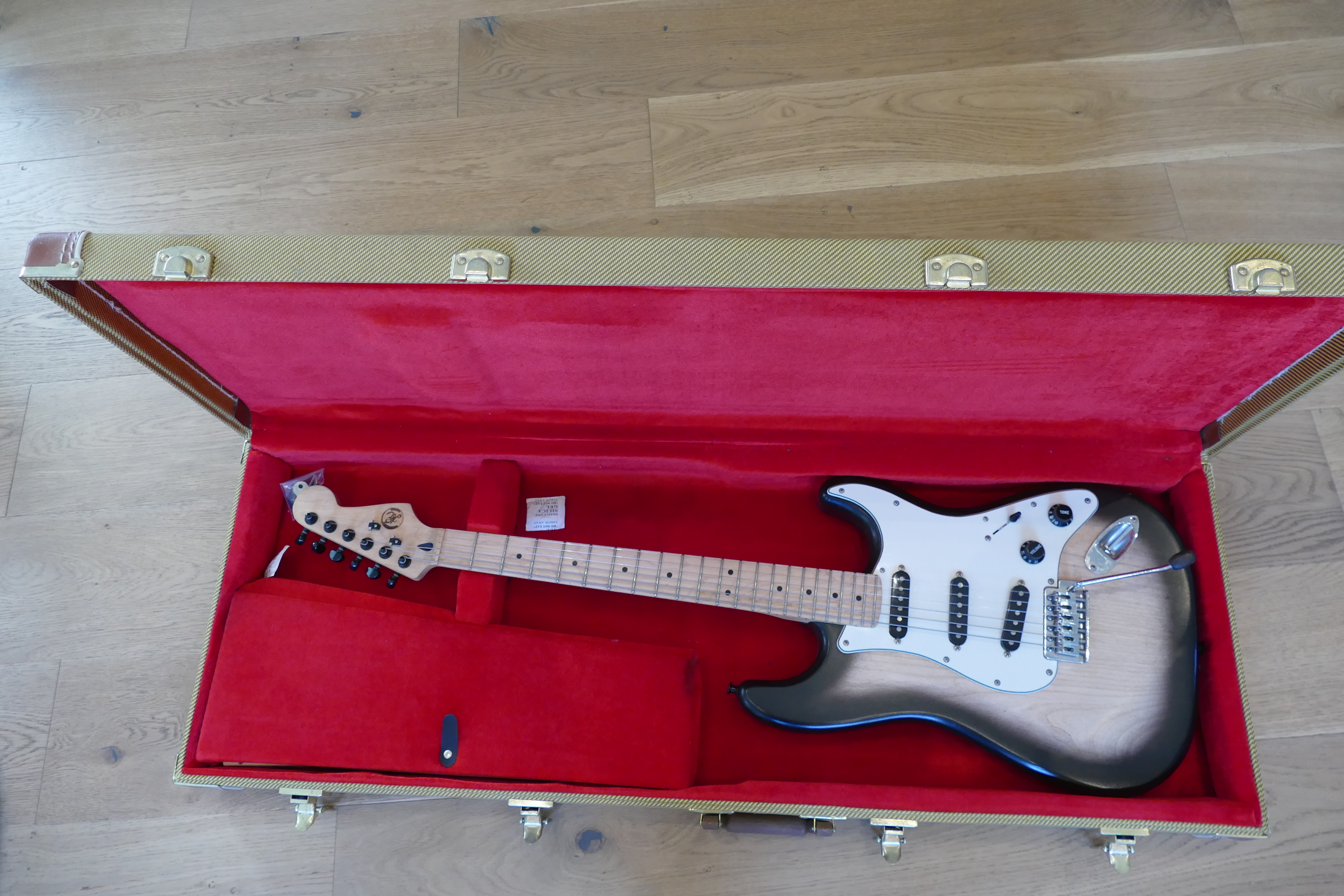 Vends guitare électrique signée