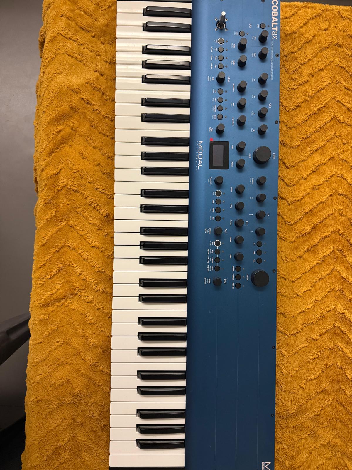 Vends Cobalt 8X Modal Electronics comme neuf