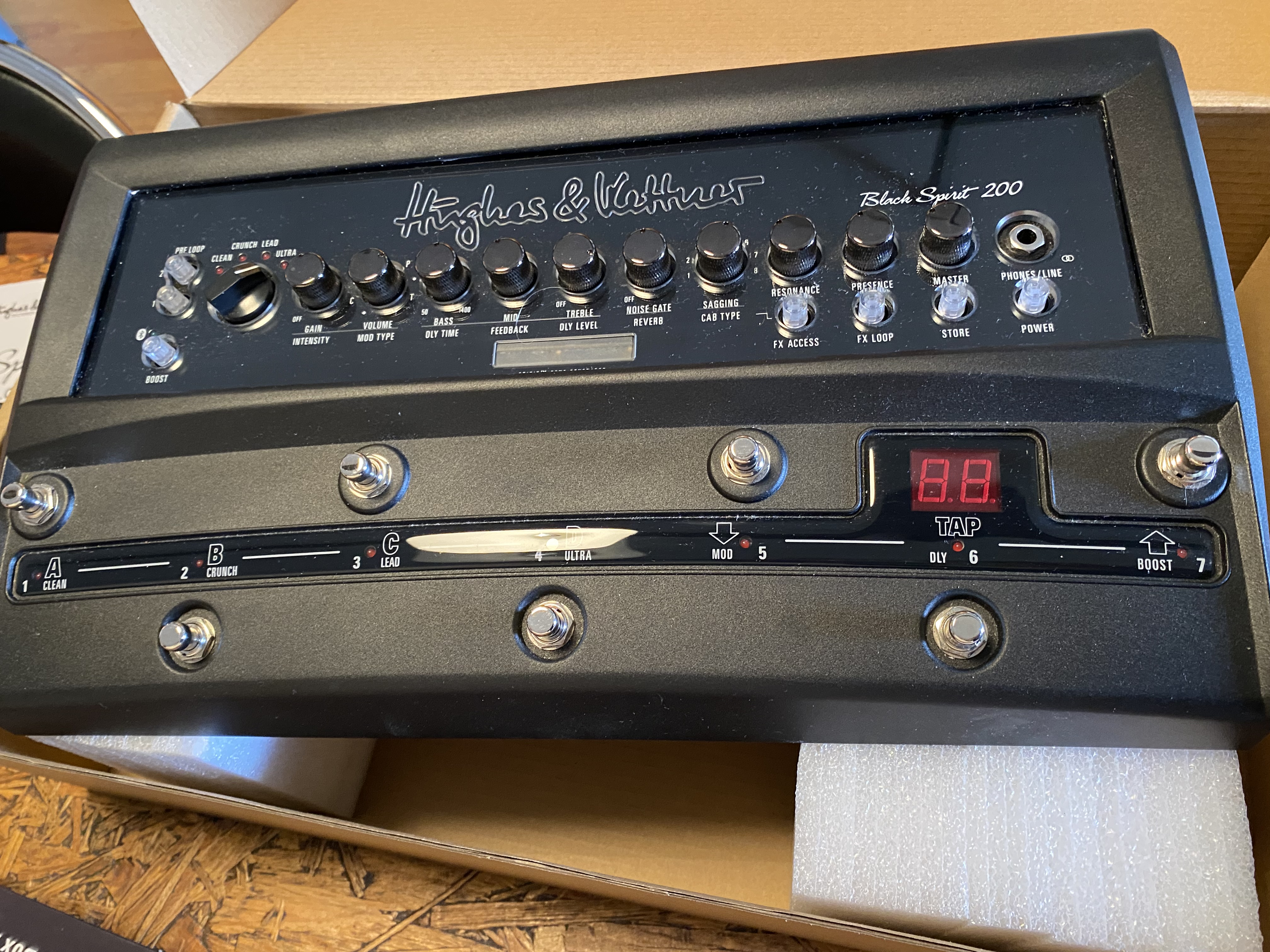 Vends Hughes & Kettner Black Spirit 200 Floor