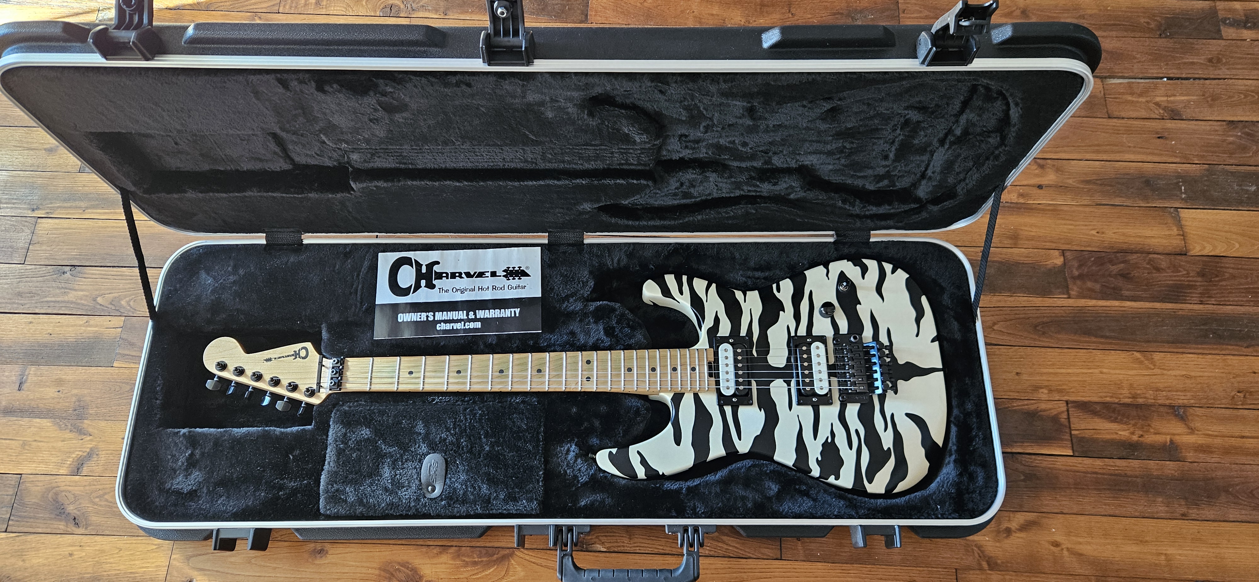 CHARVEL Satchel White Bengal 