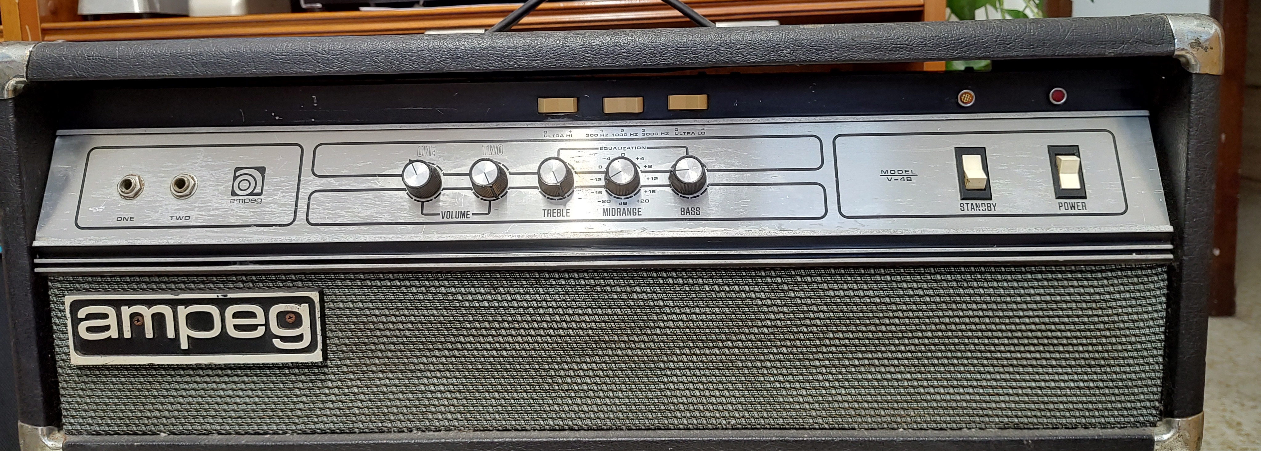 Tête Basse AMPEG V-4B (1976)