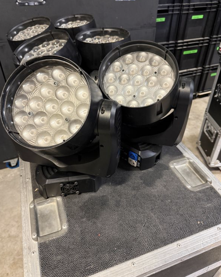 12 Projecteurs - Martin MAC AURA