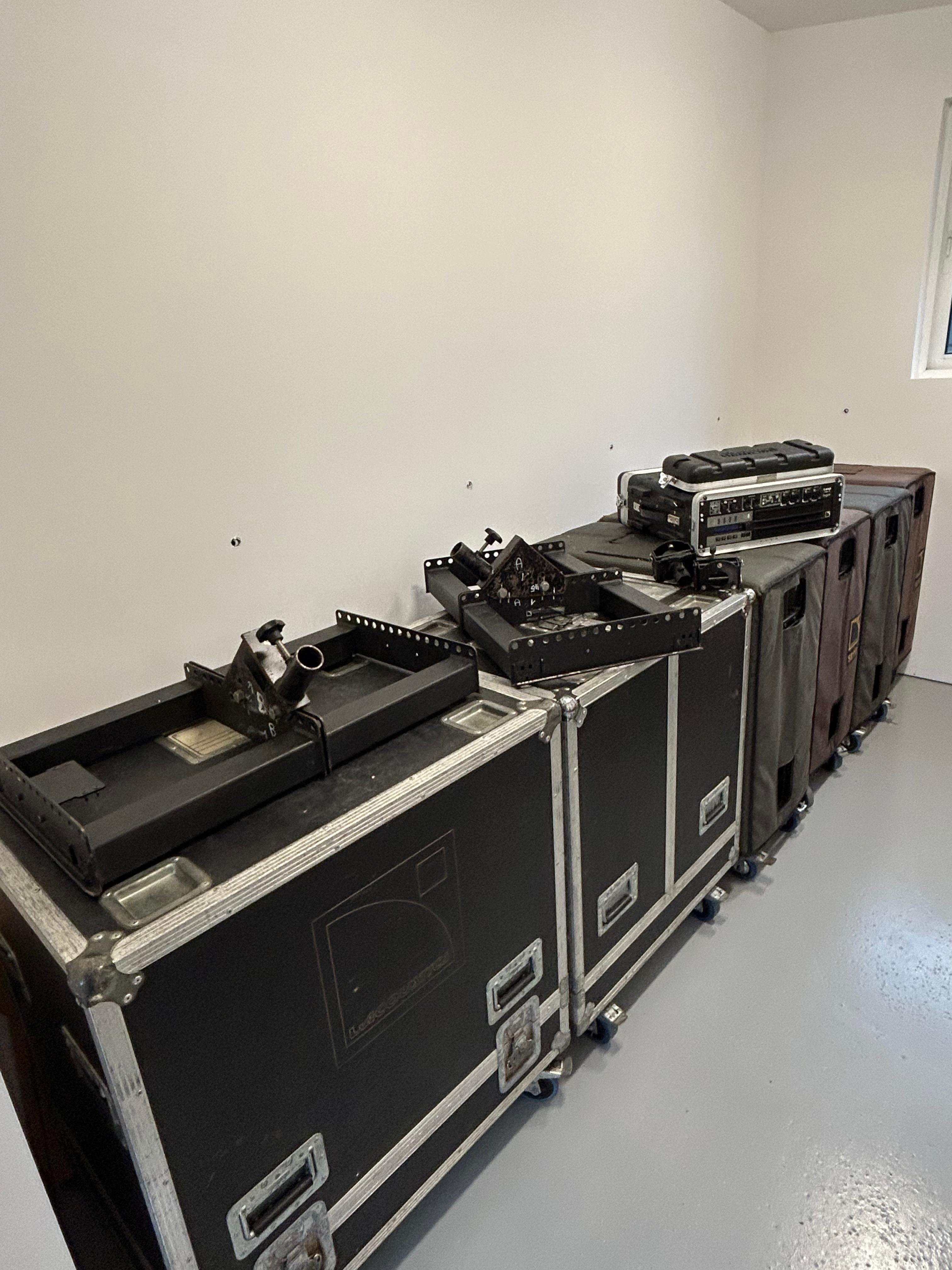 SYSTEME SON COMPLET L’ACOUSTICS: ARCS WIDE/FOCUS + SB118 + LA8