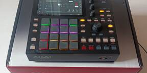 Vends MPC One version 2.10 complète en boîte avec 50 Go d'Expansions (43 soundbank du commerce) et 4 synthés