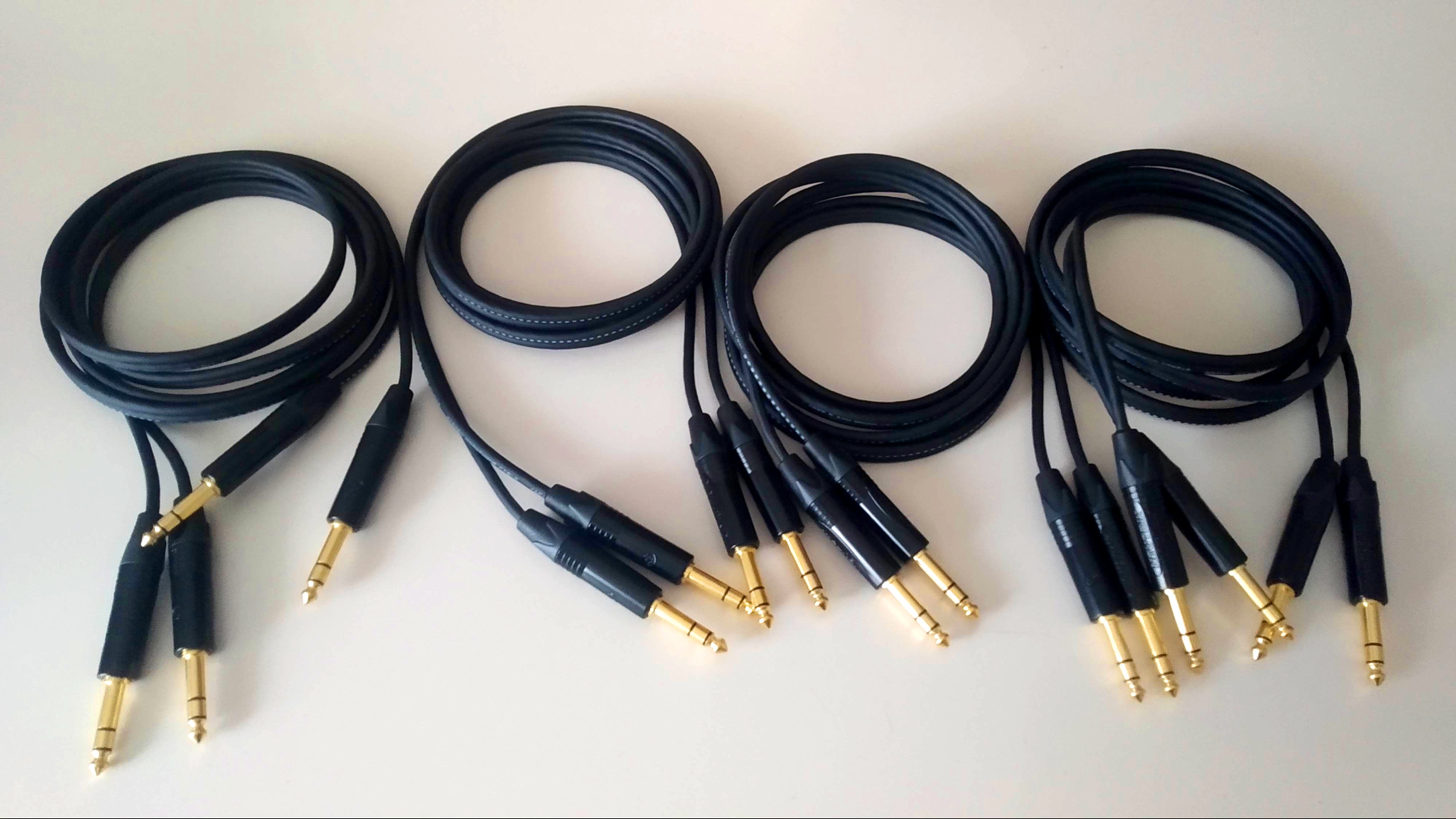 Vends câbles 2m Mogami 3106 + Neutrik NP3 X-B TRS (2 canaux symétriques) 4 dispos