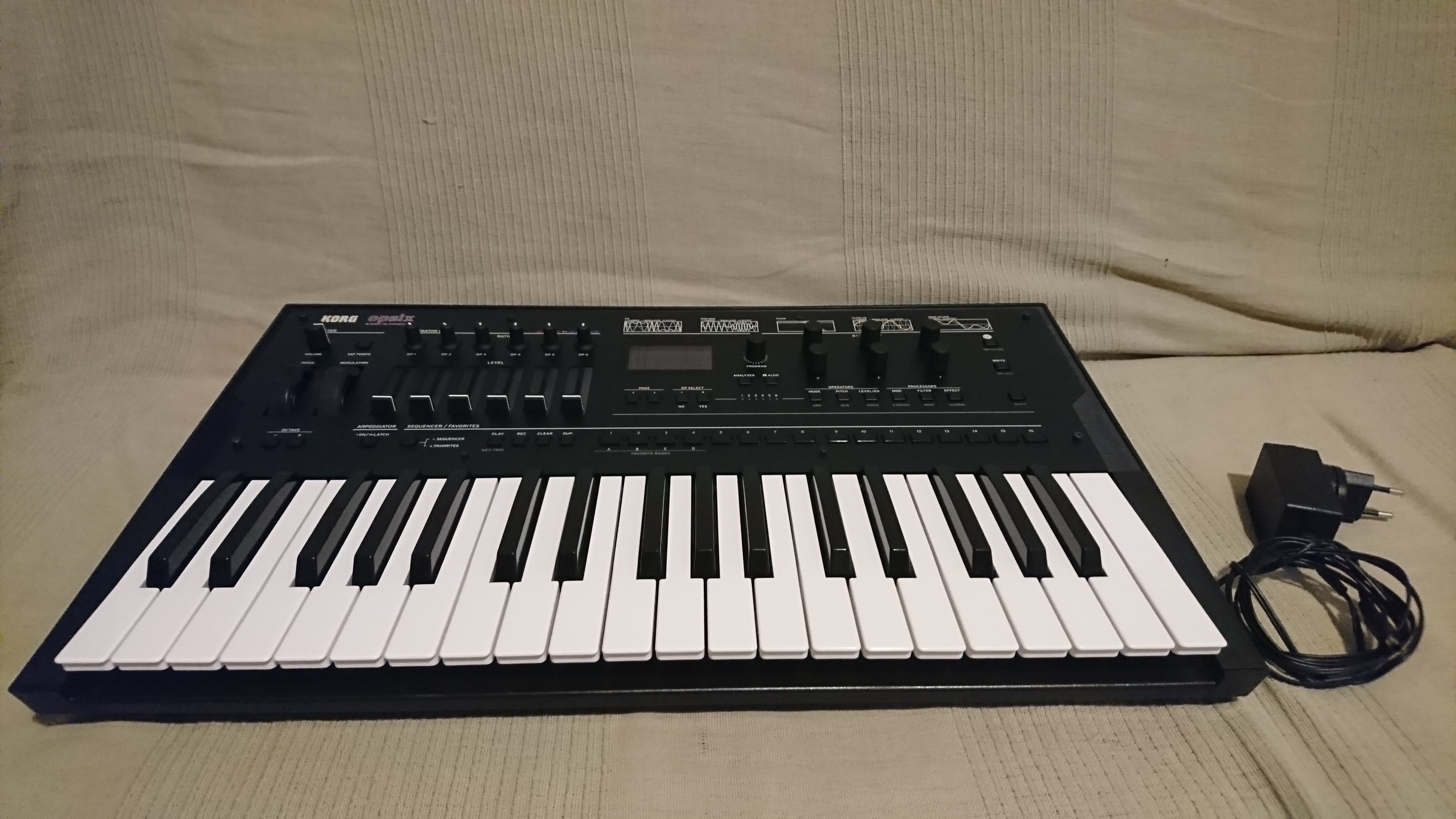 Korg opsix + flycase 