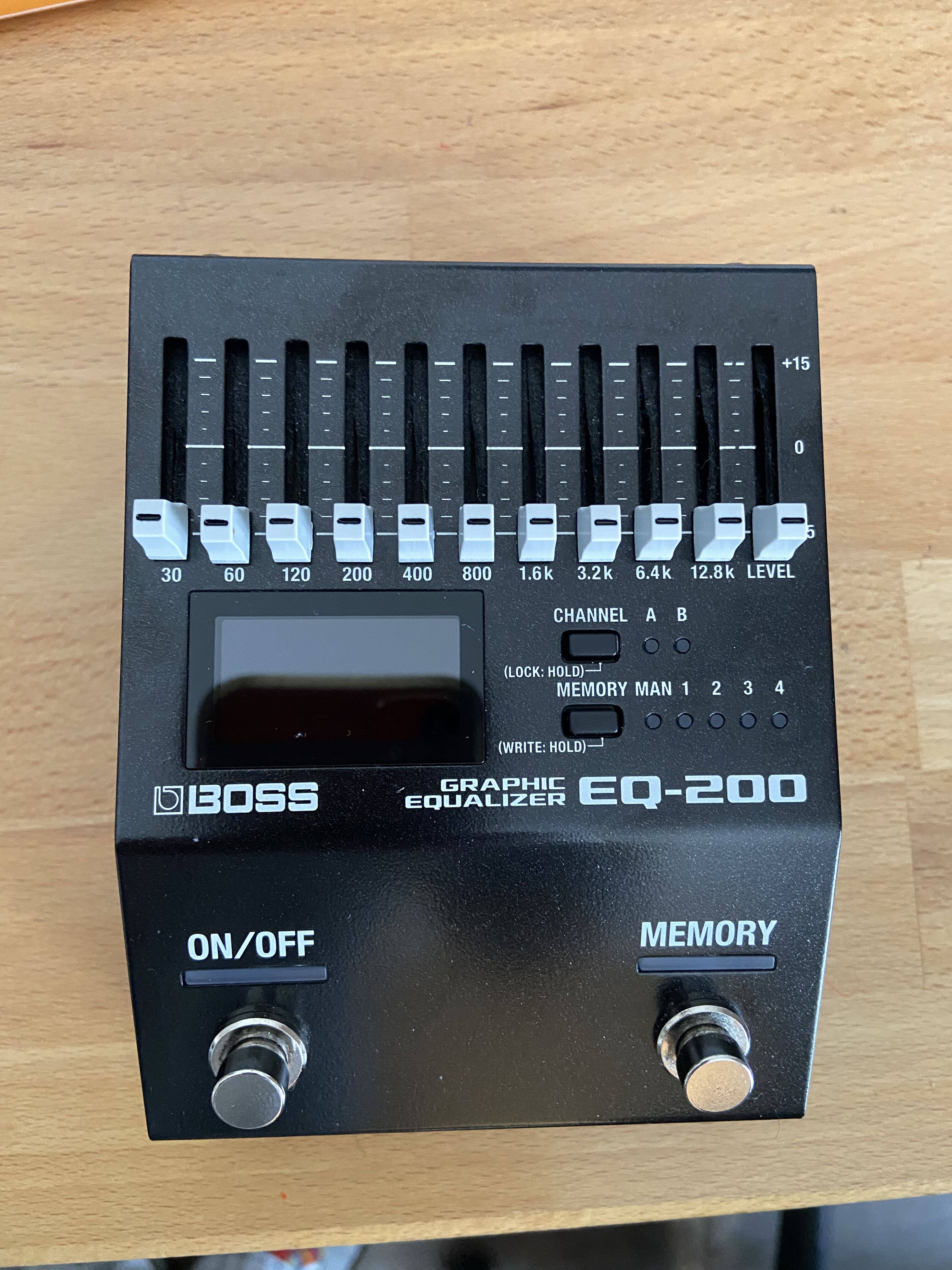 Vends BOSS EQ-200 Equalizer graphic