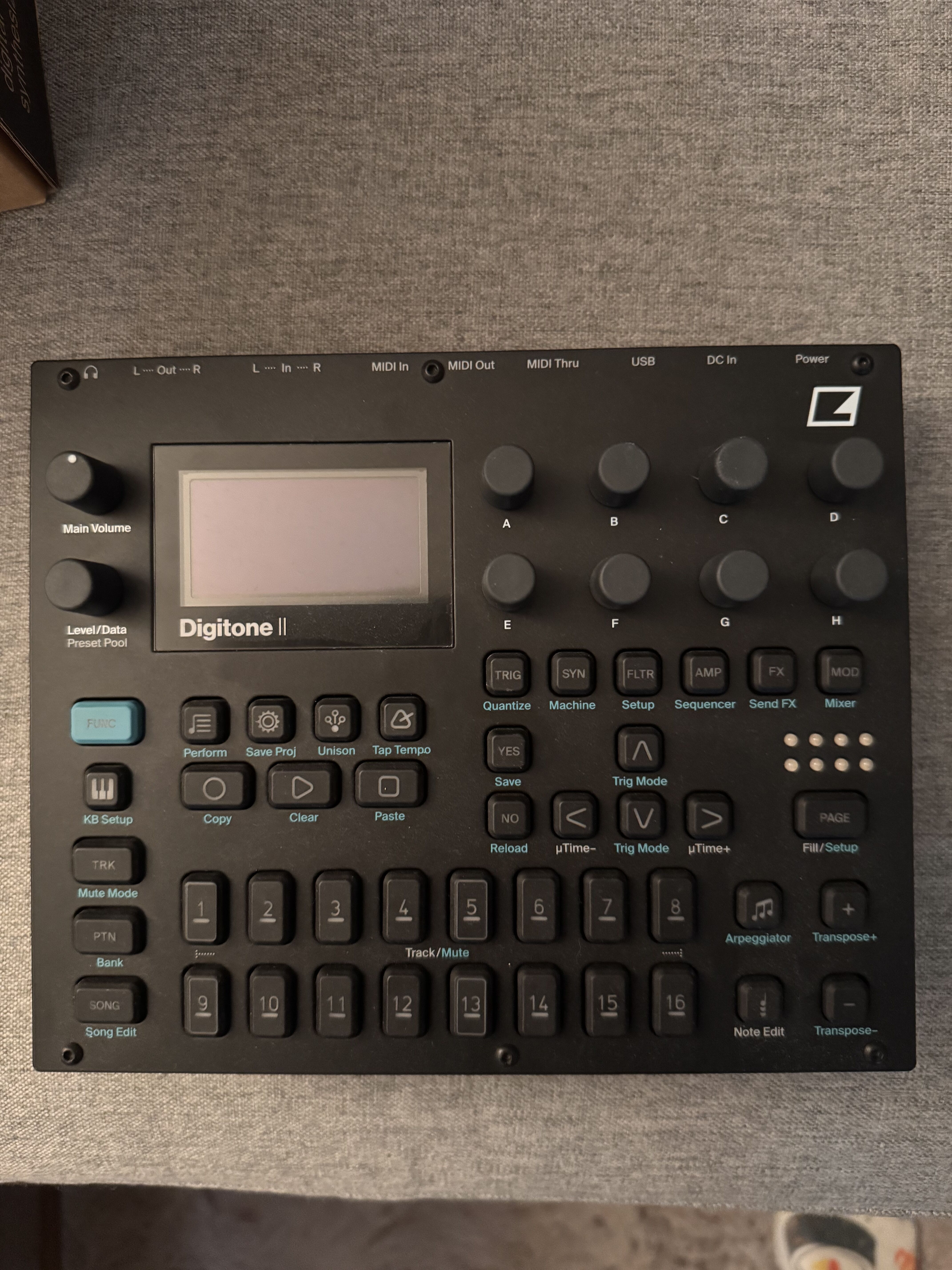 Vends Elektron Digitone 2 en parfait état