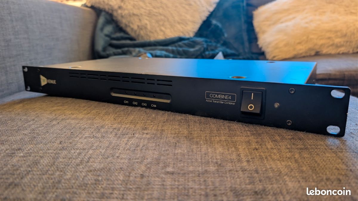 Vends distributeur/combineur d'antenne RF Venue Combine4