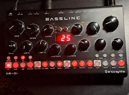 Je vends un synthétiseur analogique Erica Synths DB-01 Bassline