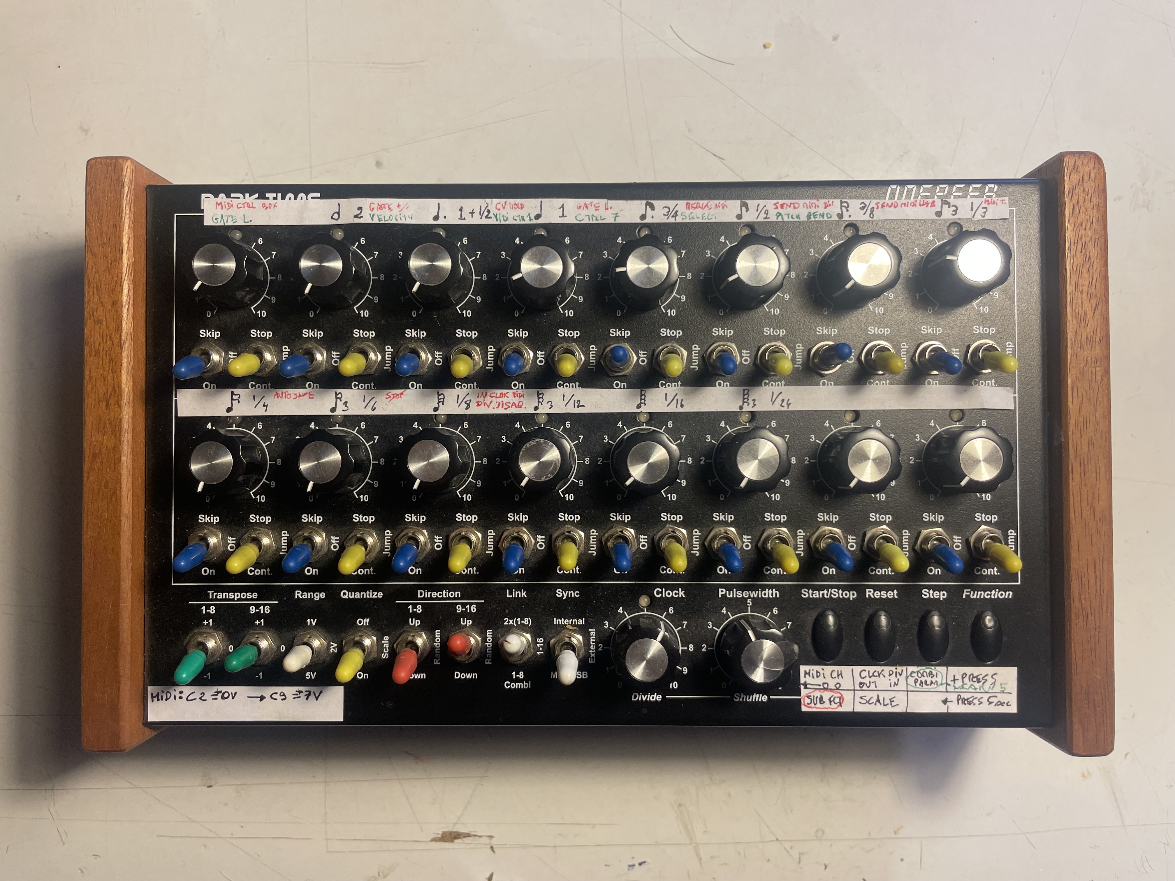 Vends Séquenceur analogique Doepfer Dark Time