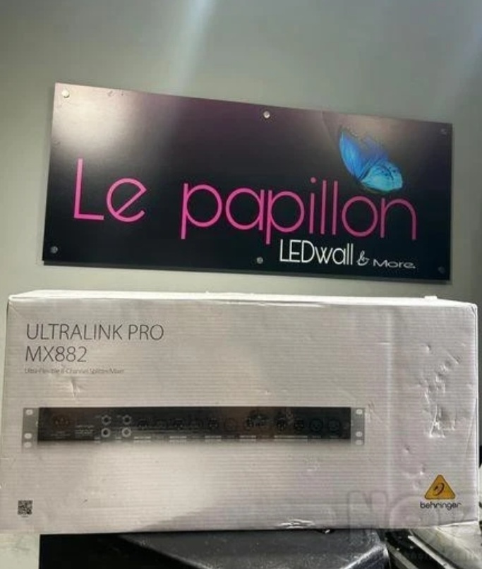 Behringer MX882 V2 Ultralink Pro Splitter/Mixer