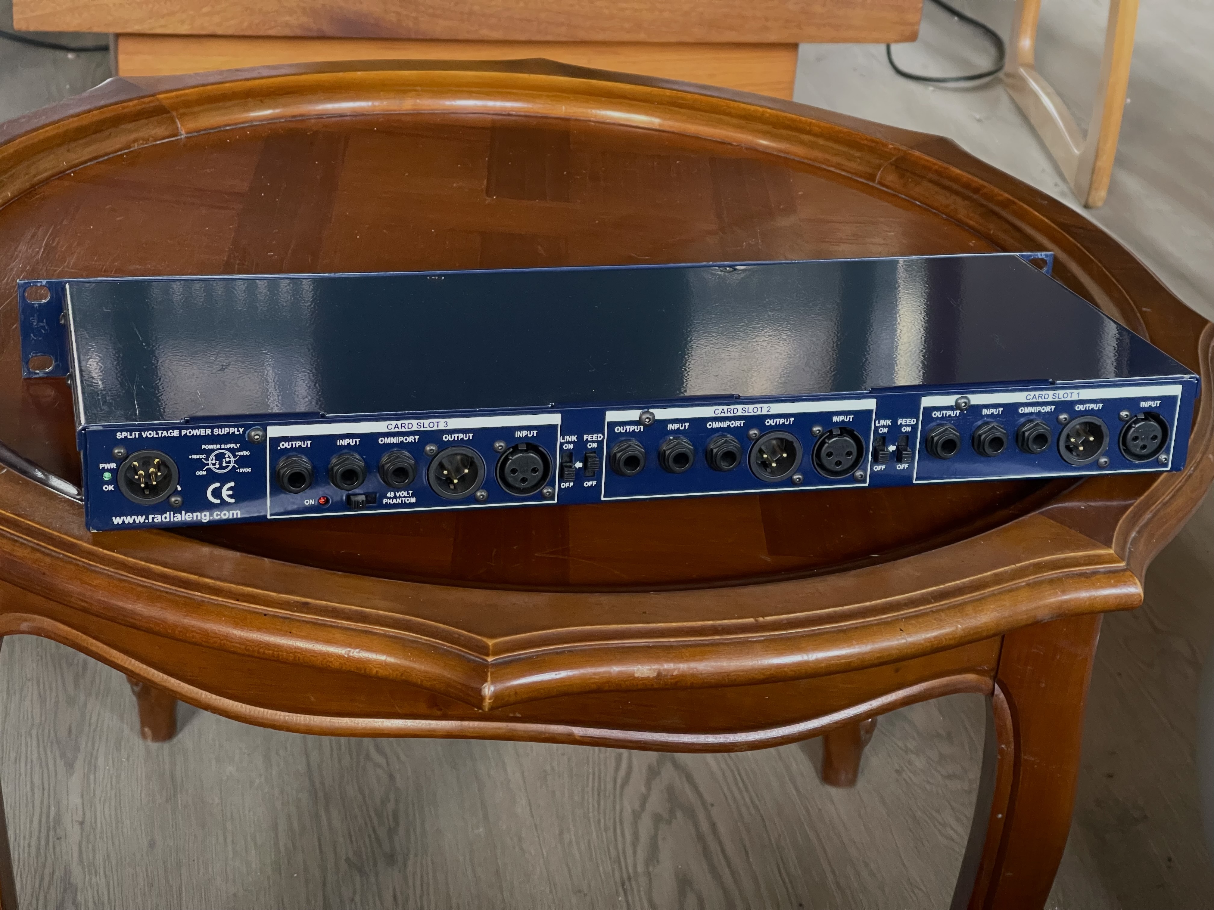 Radial Engineering Workhorse Powerstrip rack pour 3 modules série 500