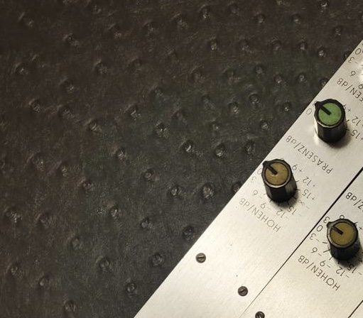 Un SC-4 soutenu par 1 paire d’EQ passifs