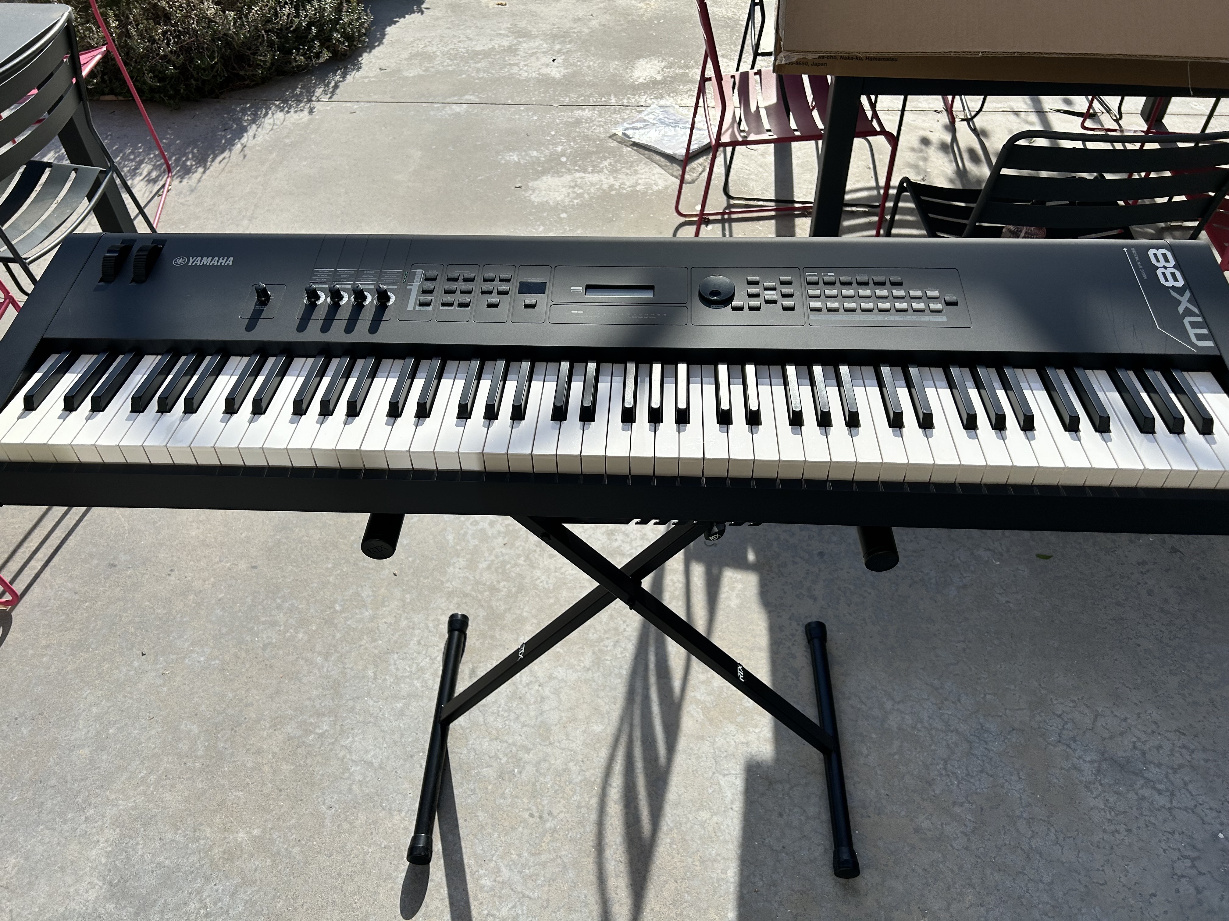 Yamaha MX88 - Workstation 88 touches lestées + Stand