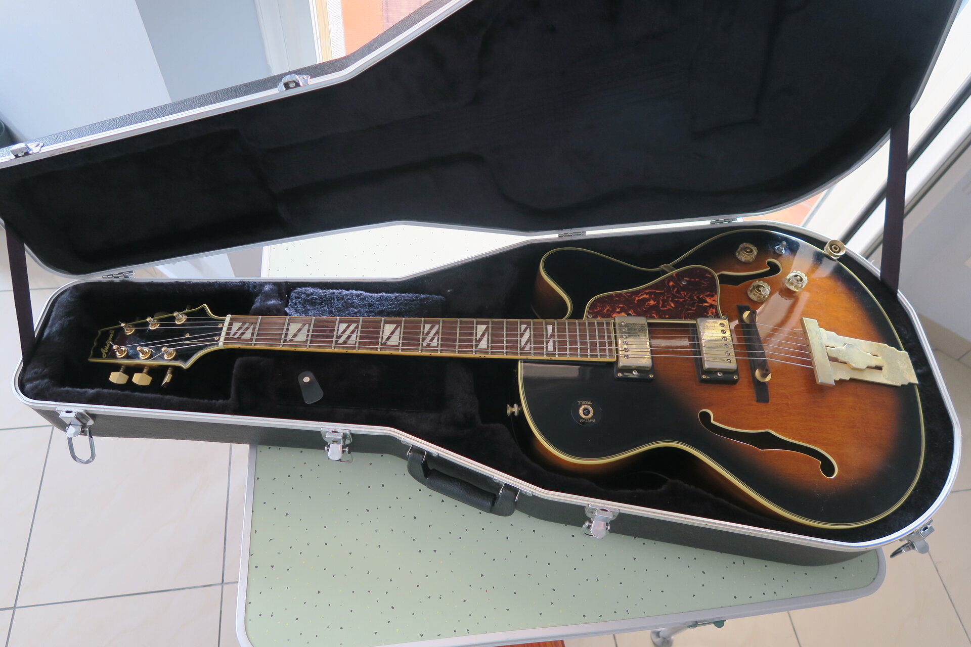 Guitare Jazz Aria Pro II Vintage Japan - Électro-Acoustique Sunburst 6 Cordes