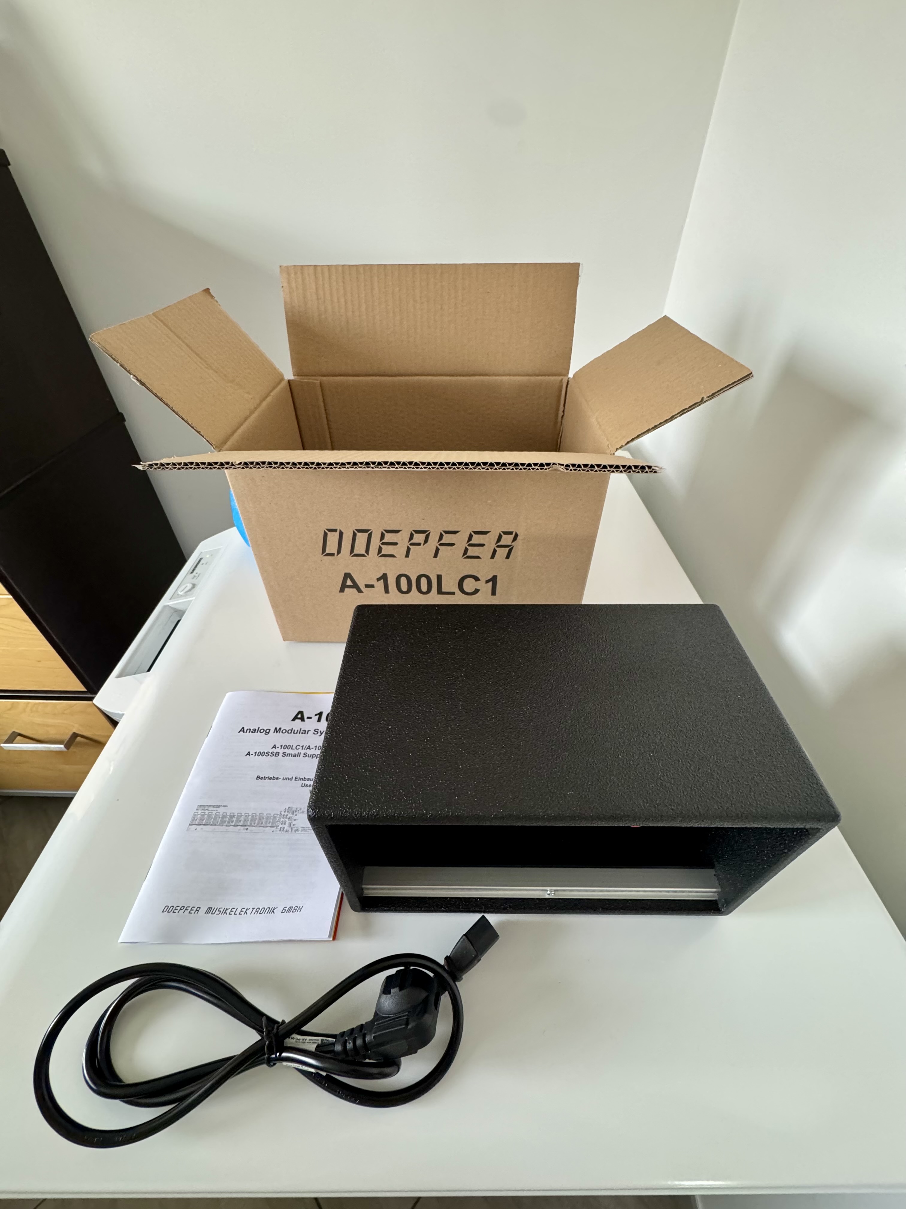 Je vends un case   A-100SSB (+12 V / 340 mA, -12 V / 340 mA)