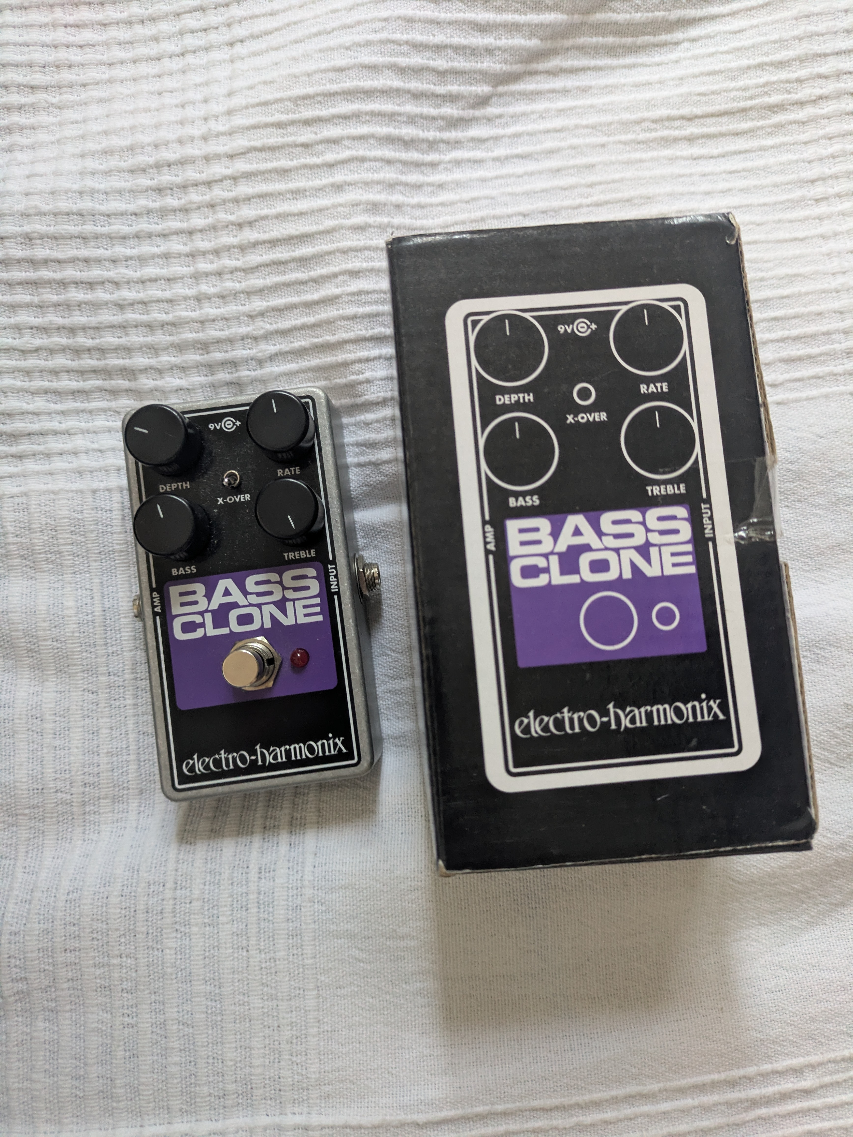 Vends basse clone avec boîte 