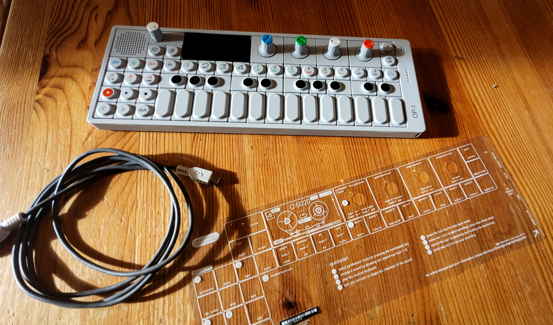 VENDS TEENAGE ENGINEERING OP-1