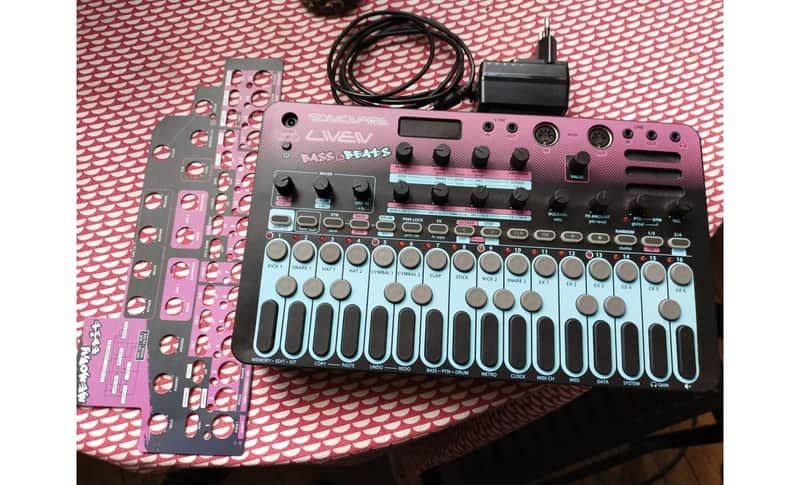 Sonicware Liven Bass & Beats 27-Key Wavetable Bass Synthesizer and Rhythm Machine