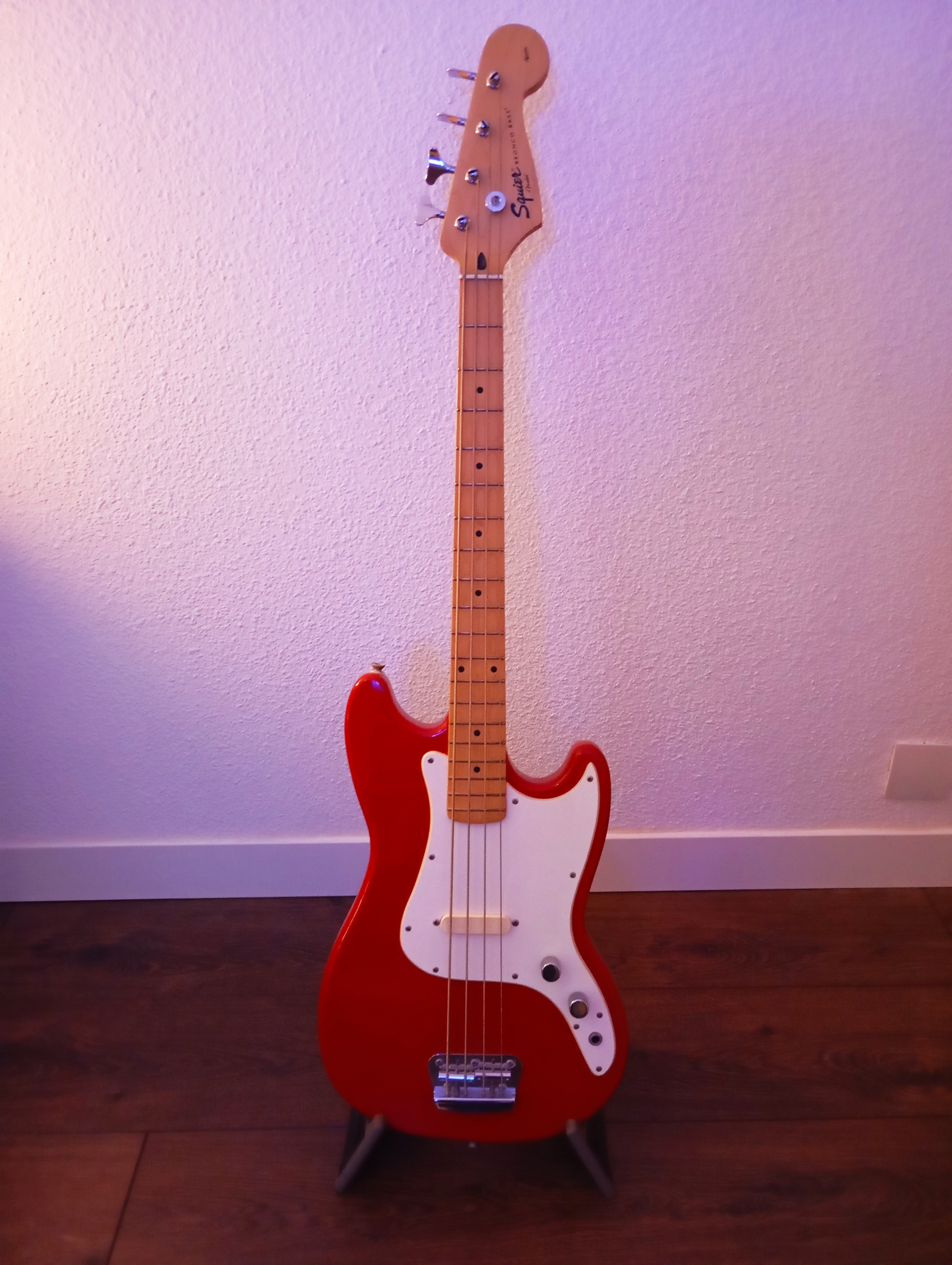 Squier Bronco Bass rouge short scale