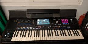 Vends Clavier Synthé Arrangeur Korg Pa5X 61 Comme Neuf avec HP Paas en cadeau