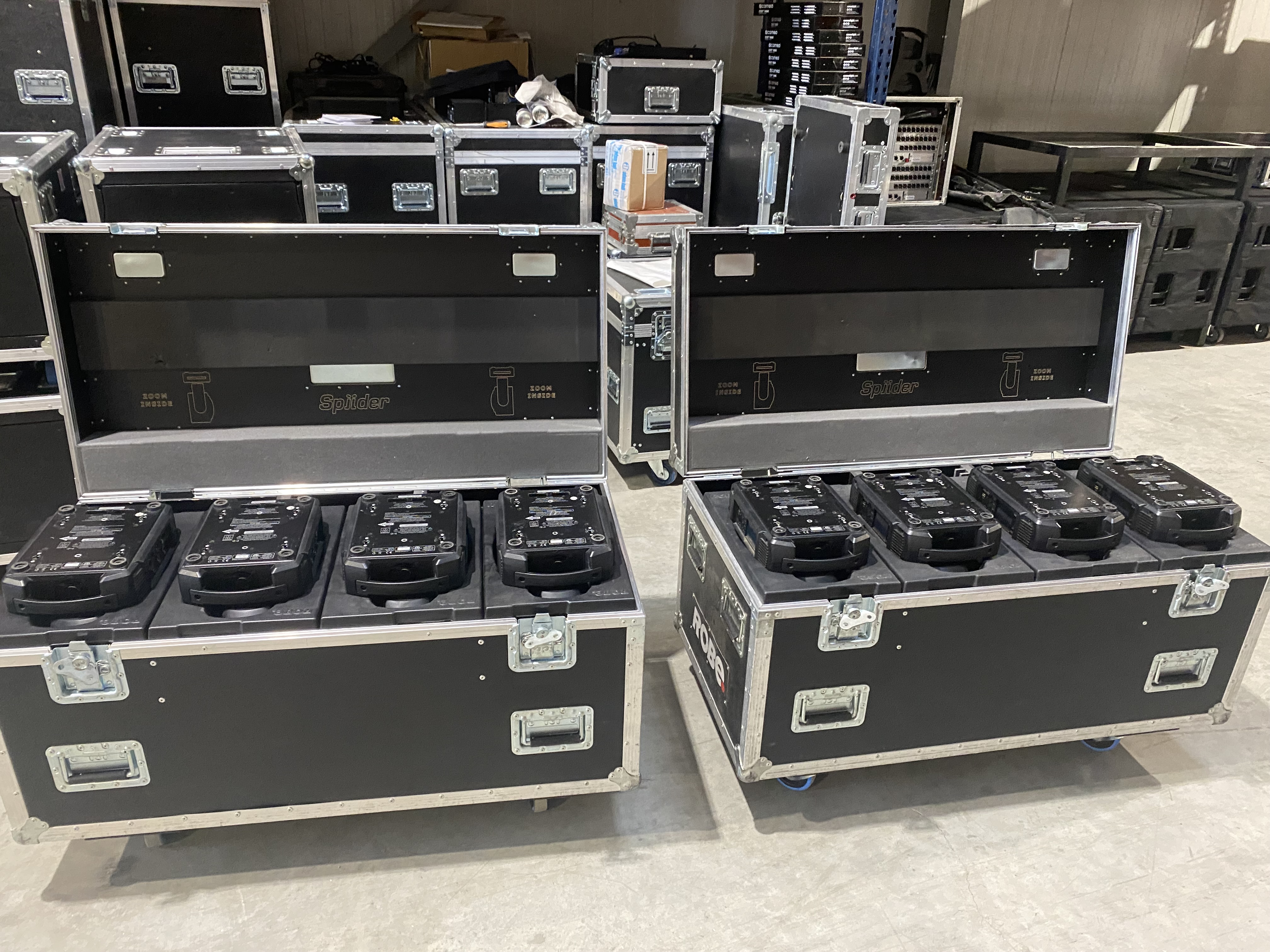 Spiider robe lighting ( flight case par 4 ) 