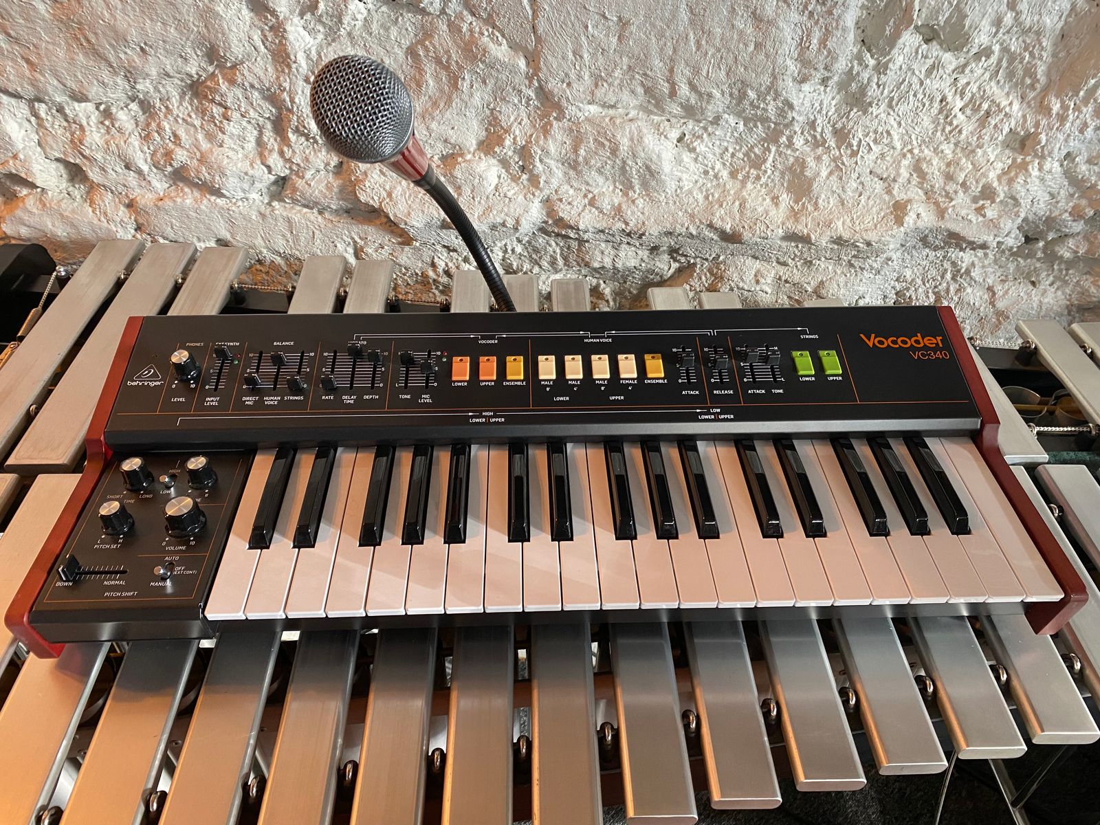Behringer VC340 