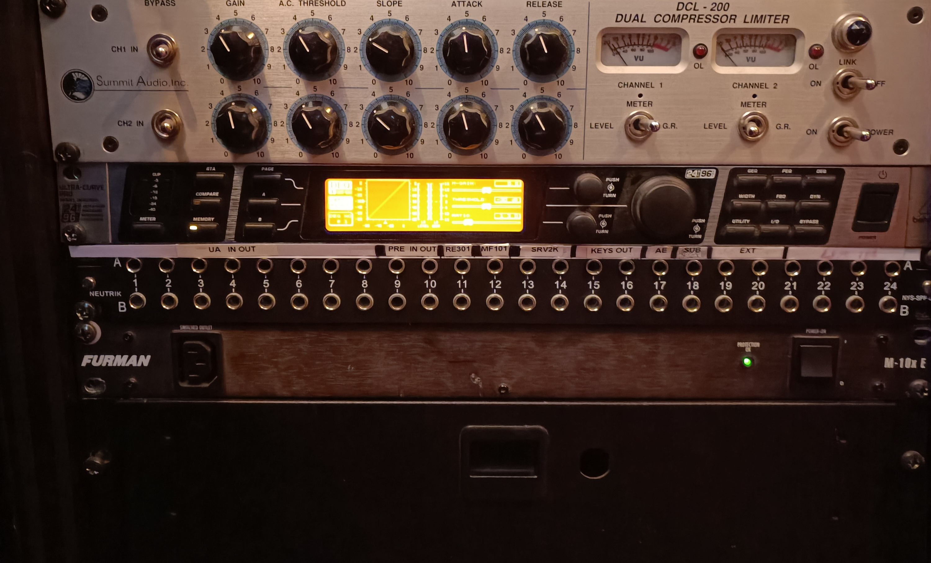 Behringer Ultracurve DEQ 2496 Pro 