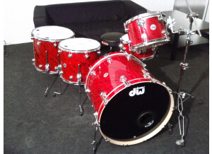 DW Drums collector's series finish ply red twisted lava