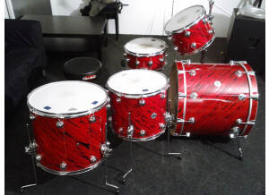 DW Drums collector's series finish ply red twisted lava