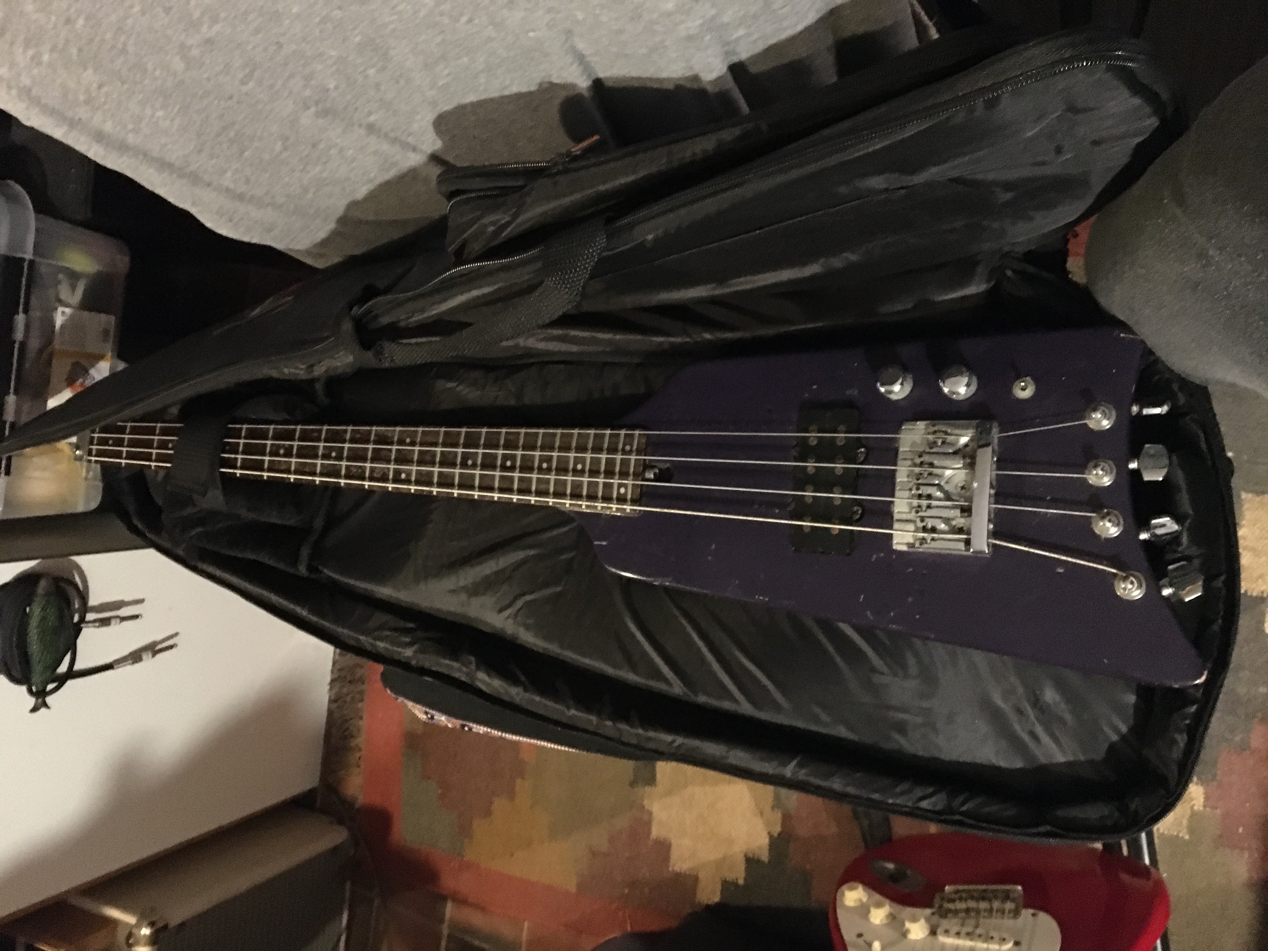 Vends basse headless KRAMER " The Duke "