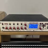 DV Mark Multiamp Stereo + pédalier dédié + sac de transport + câble MIDI (première version à boutons rouges)