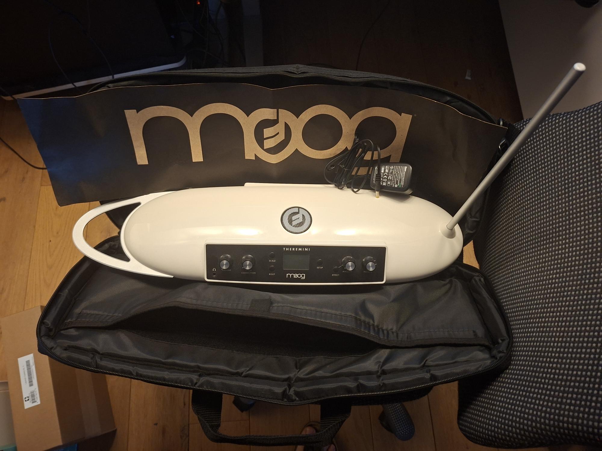 Thérémini + Housse moog