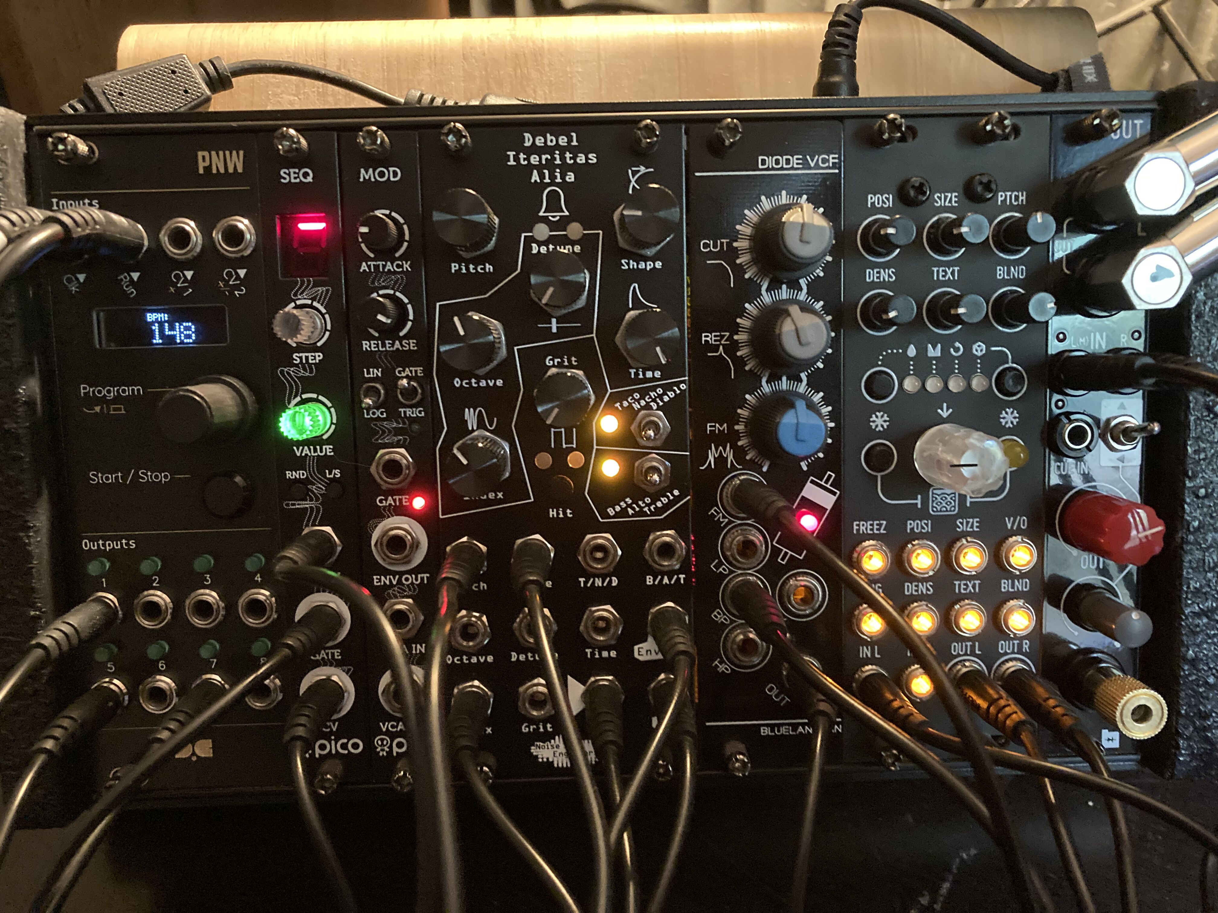 Système modulaire complet Erica Synths avec modules 