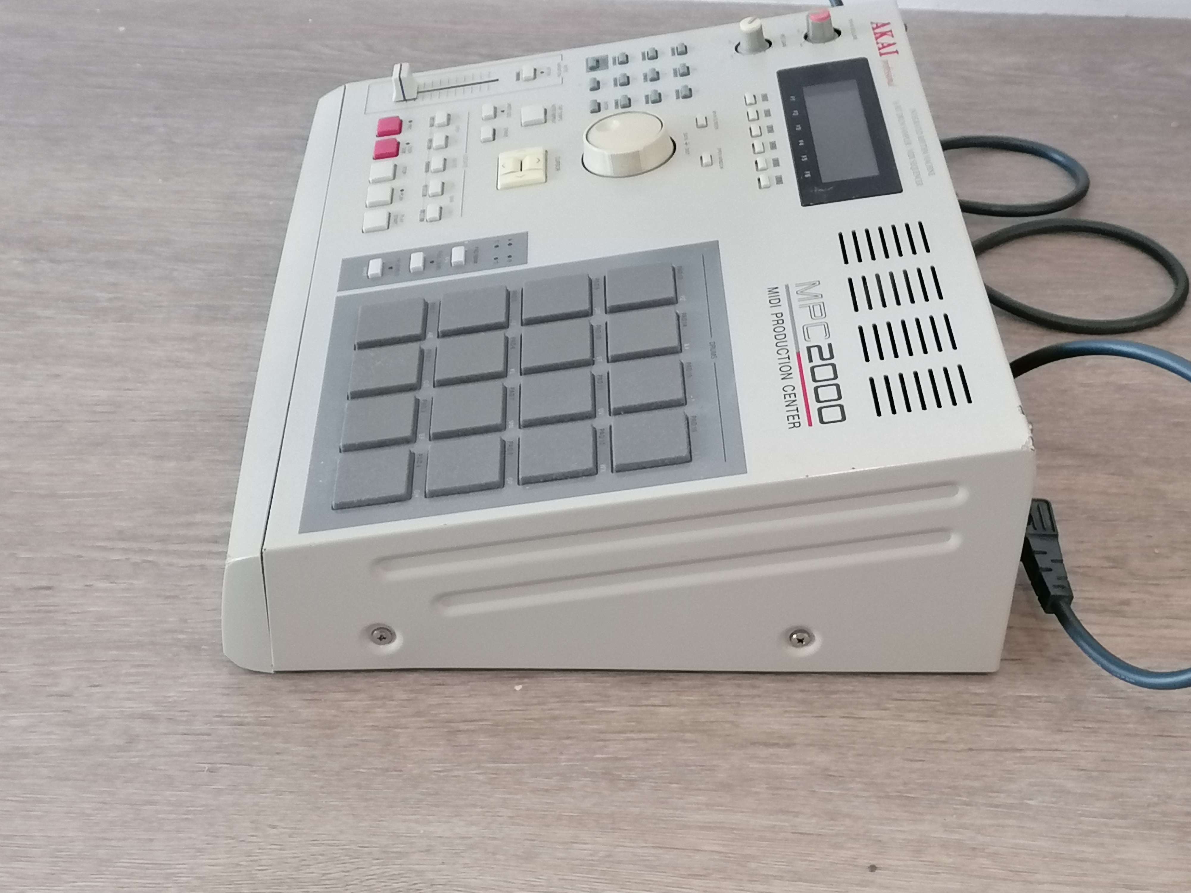Akai mpc 2000