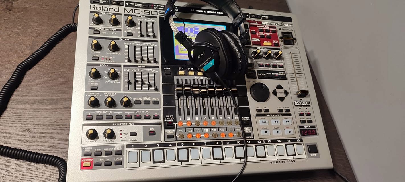 Roland mc 909