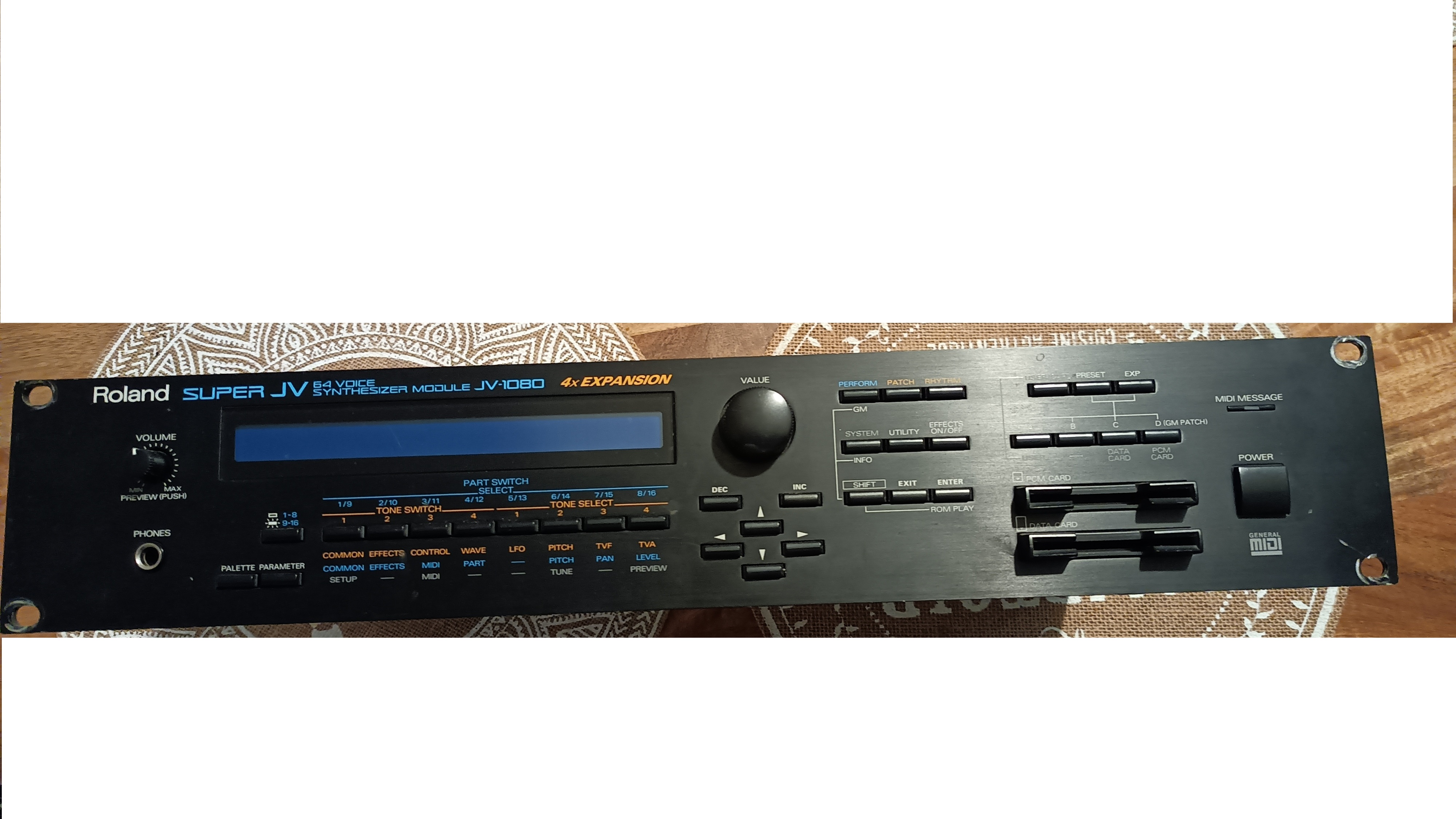 Vends Roland JV 1080