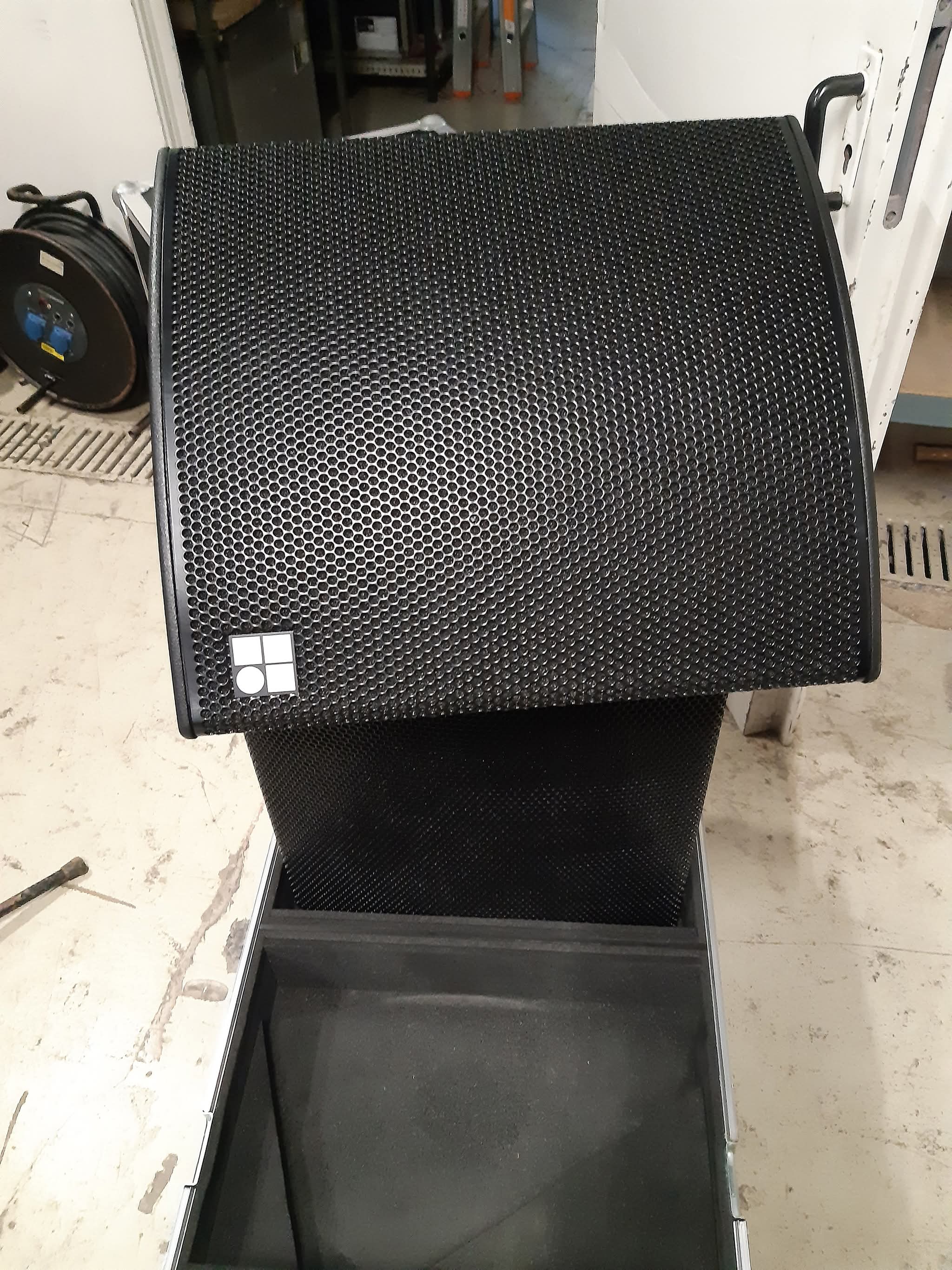 Vends 2 pièces d&b audiotechnik type max2