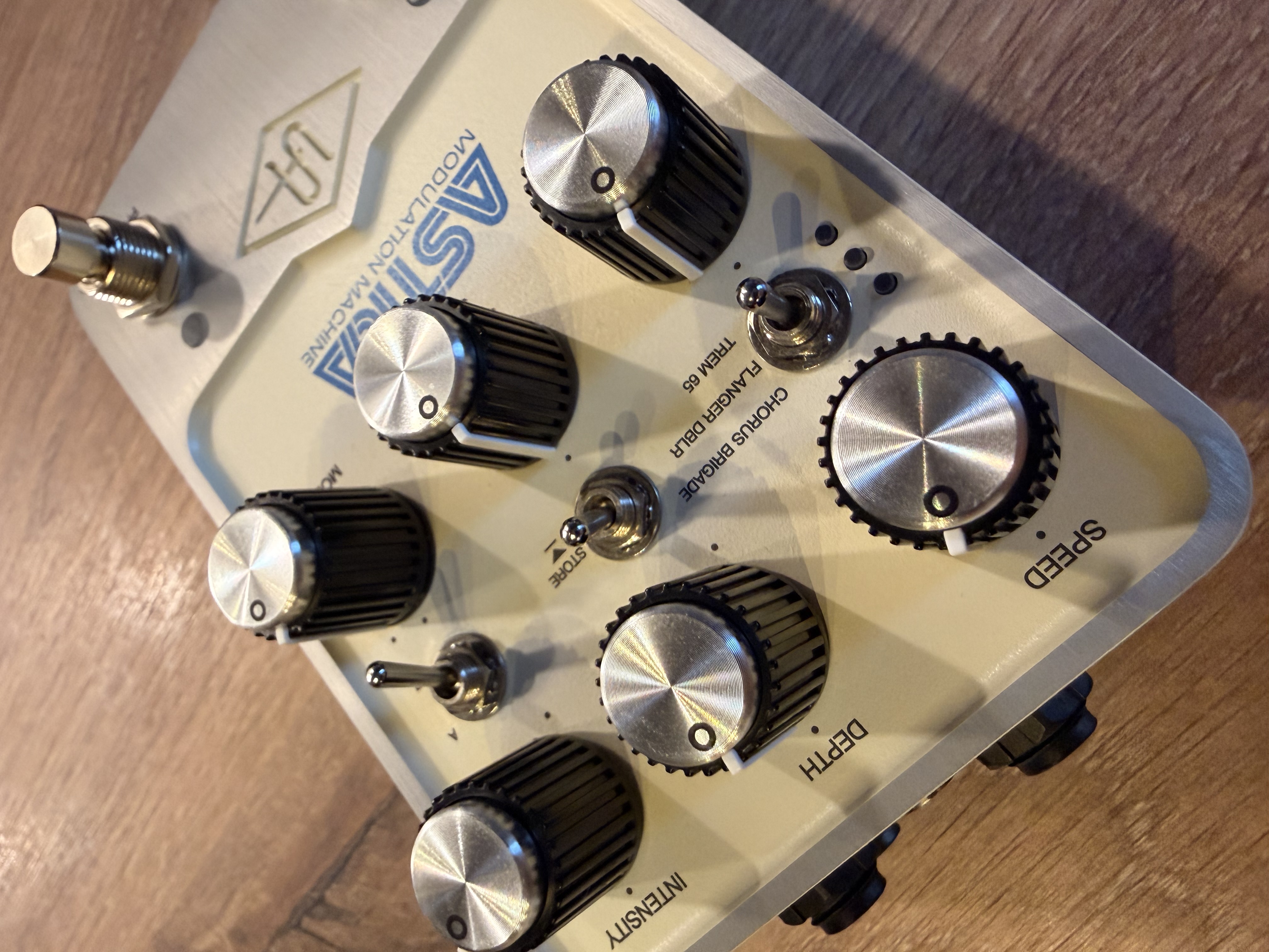 Vends pédale Universal Audio ASTRA 