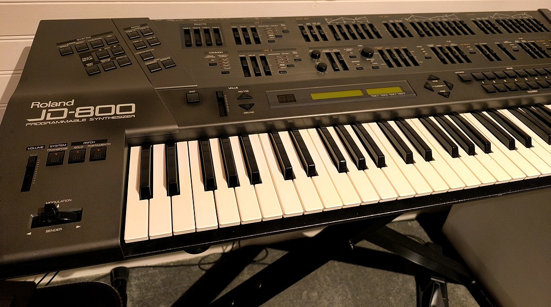 Synthetiseur Roland JD 800  bon état