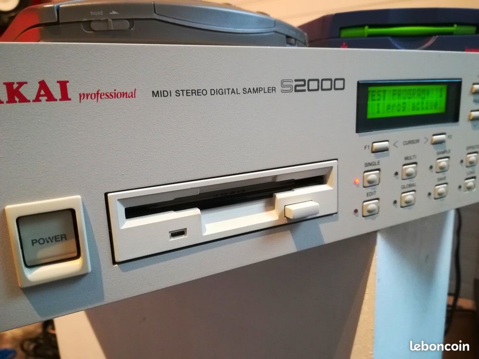 Sampleur Akai s2000 très bon état , première main