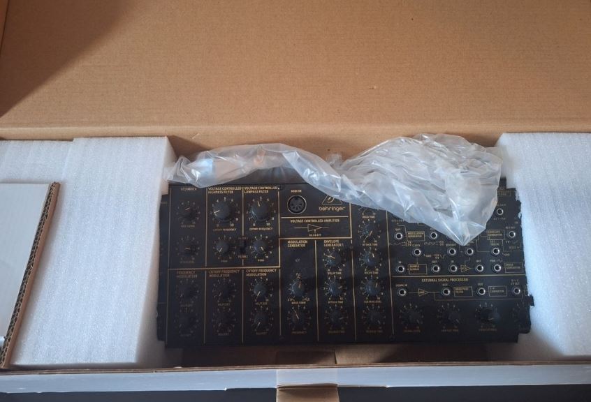 Synthétiseur analogique Behringer K-2 / K2