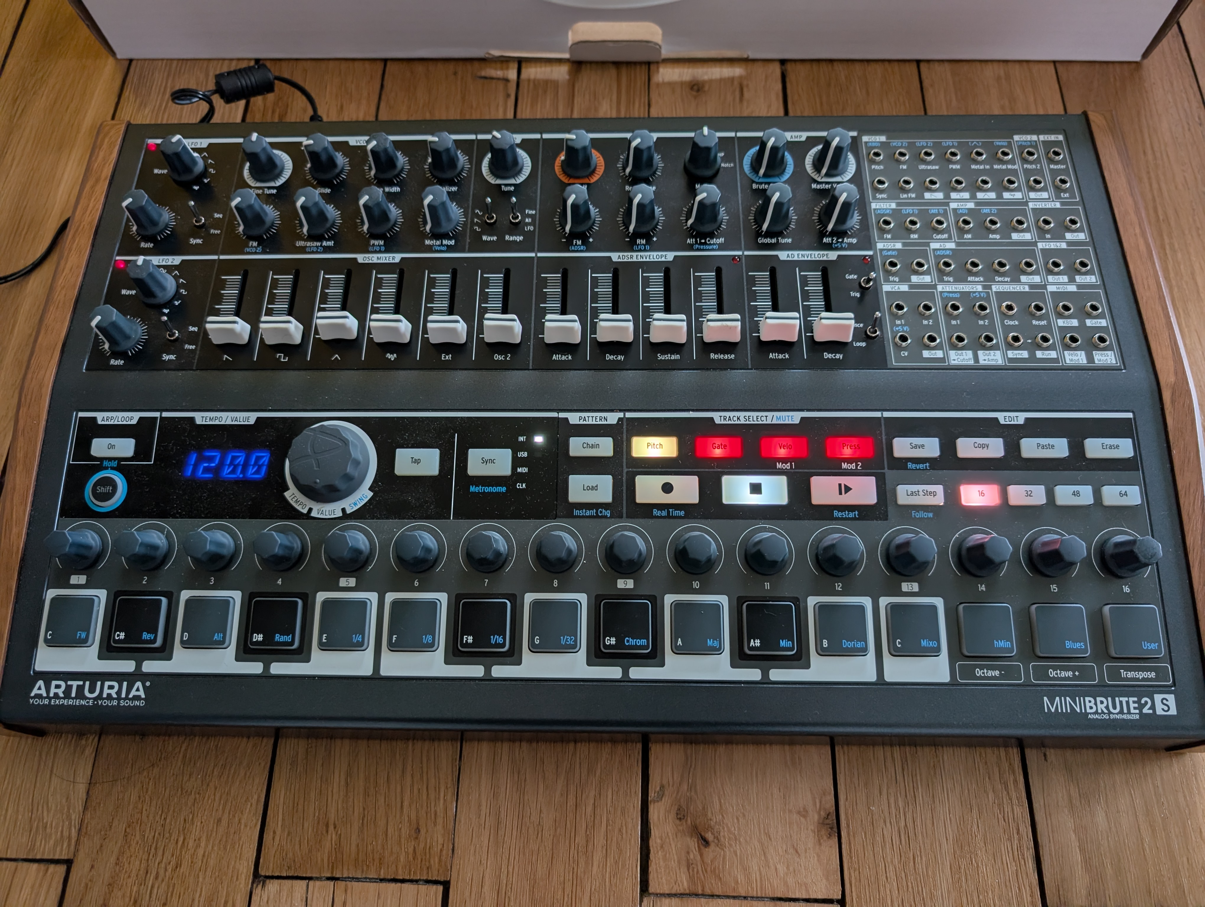 Vends Arturia Minibrute 2S