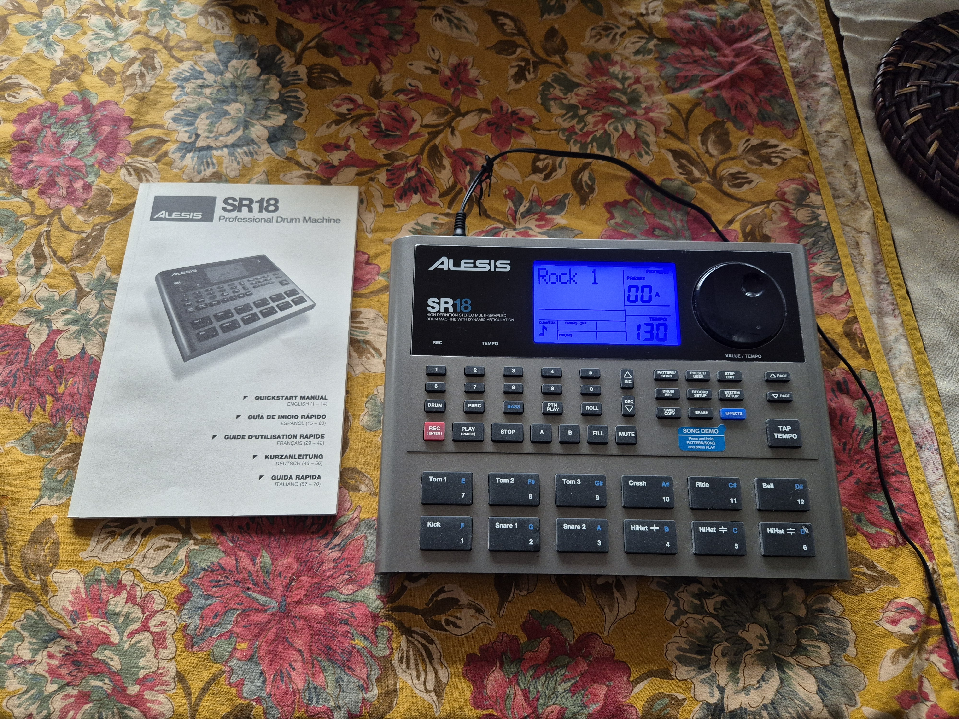 Boîte à rythmes ALESIS SR18 - état neuf