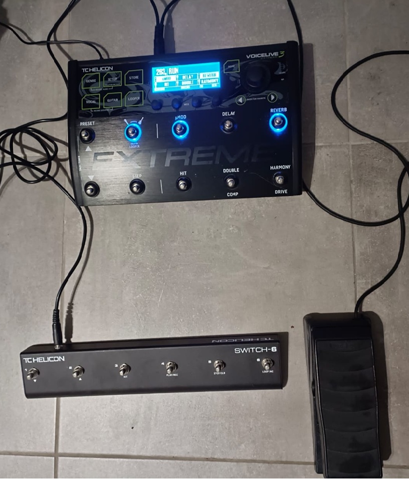 Vend VoiceLive3 Extreme + footswitch + pédale d'expression