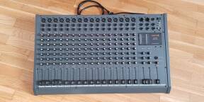 Vends Table de mixage SAMICK SM-162P – 16 canaux – années 90
