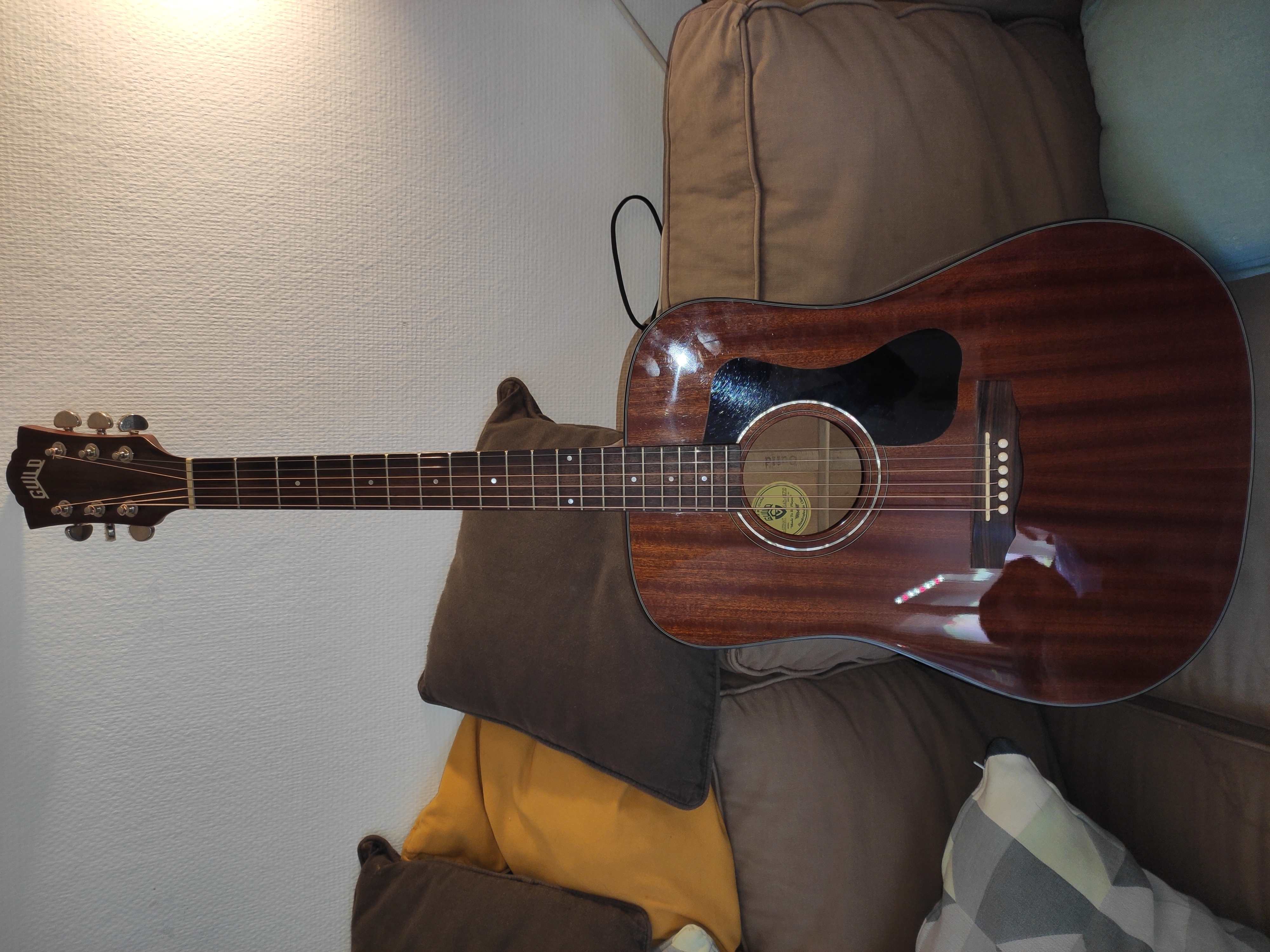 Guild d125 - entièrement massive, état impeccable