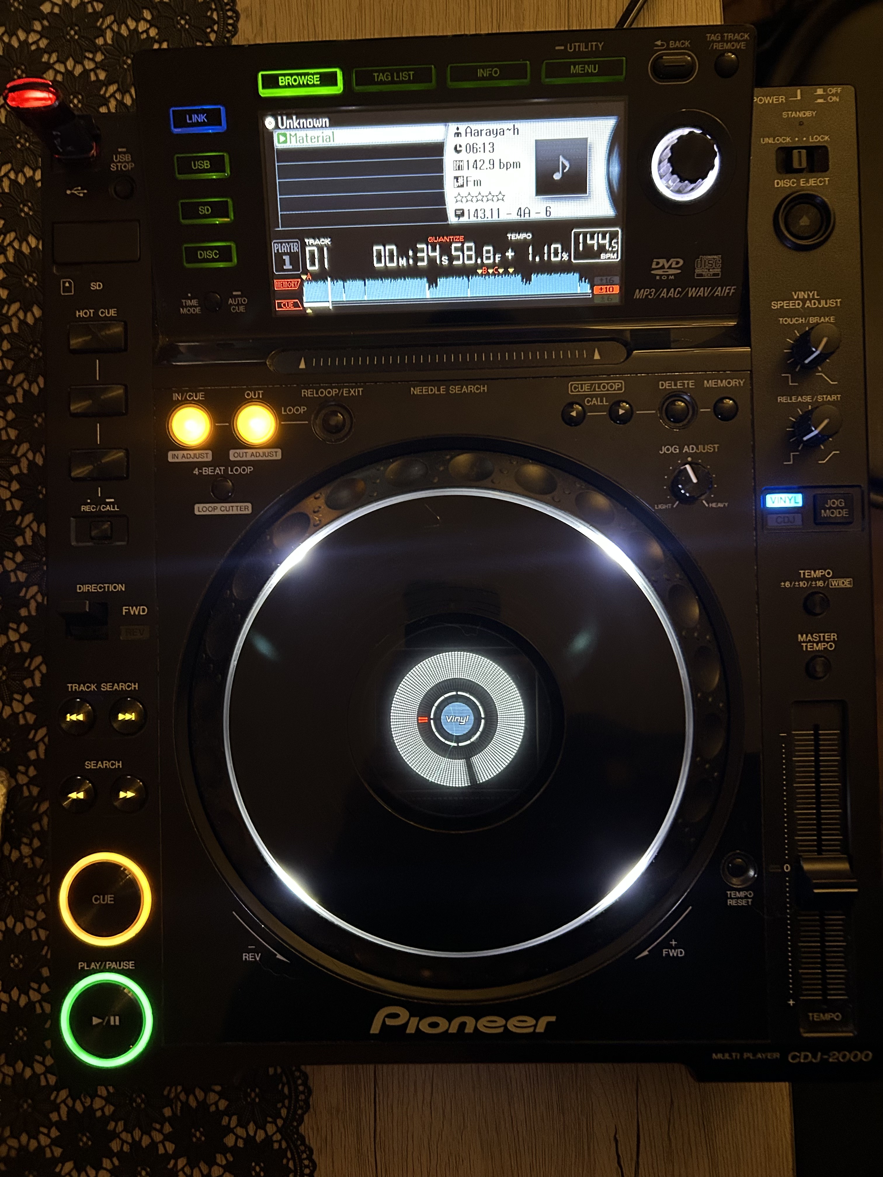 Pioneer CDJ 2000, état impeccable.  Version américaine. Livrée avec le câble d'alimentation et transfo.